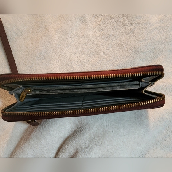 Michael Kors & Fossil Wallets - Picture 5 of 6